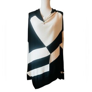 ST. JOHN (BLACK LABEL) WOMEN’S BLACK AND CREME COLORED SWEATER SIZE SMALL